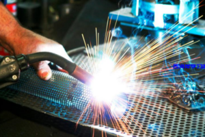 焊工实操考试试卷(K112、 K122、 K132、 K142) 熔化焊与热切割劳动防护用品的选用及穿戴